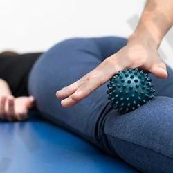 Piłka Rehabilitacyjna Z Kolcami Do Ćwiczeń Masażu HALCAMP 7cm