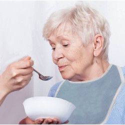 Śliniak do karmienia chorych wiązany Halcamp 25x30