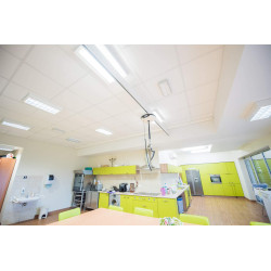 Podnośnik Sufitowy Luna Winncare – Innowacja i Bezpieczeństwo w Opiece Nad Pacjentami