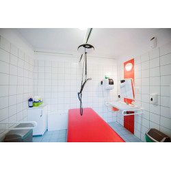 Podnośnik Sufitowy Luna Winncare – Innowacja i Bezpieczeństwo w Opiece Nad Pacjentami