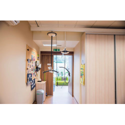 Podnośnik Sufitowy Luna Winncare – Innowacja i Bezpieczeństwo w Opiece Nad Pacjentami